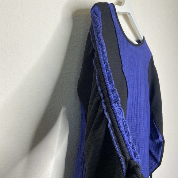 Calessa Ruched Sleeves Pocketed Black and Blue Tunic S - Picture 3 of 8